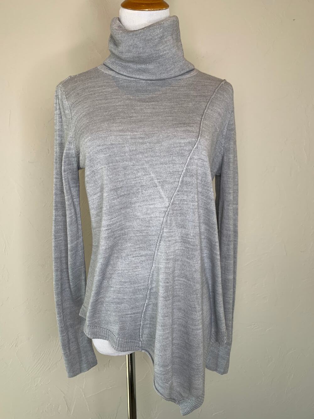 NY&Co Gray Asymmetric Turtleneck Sweater Sz Small